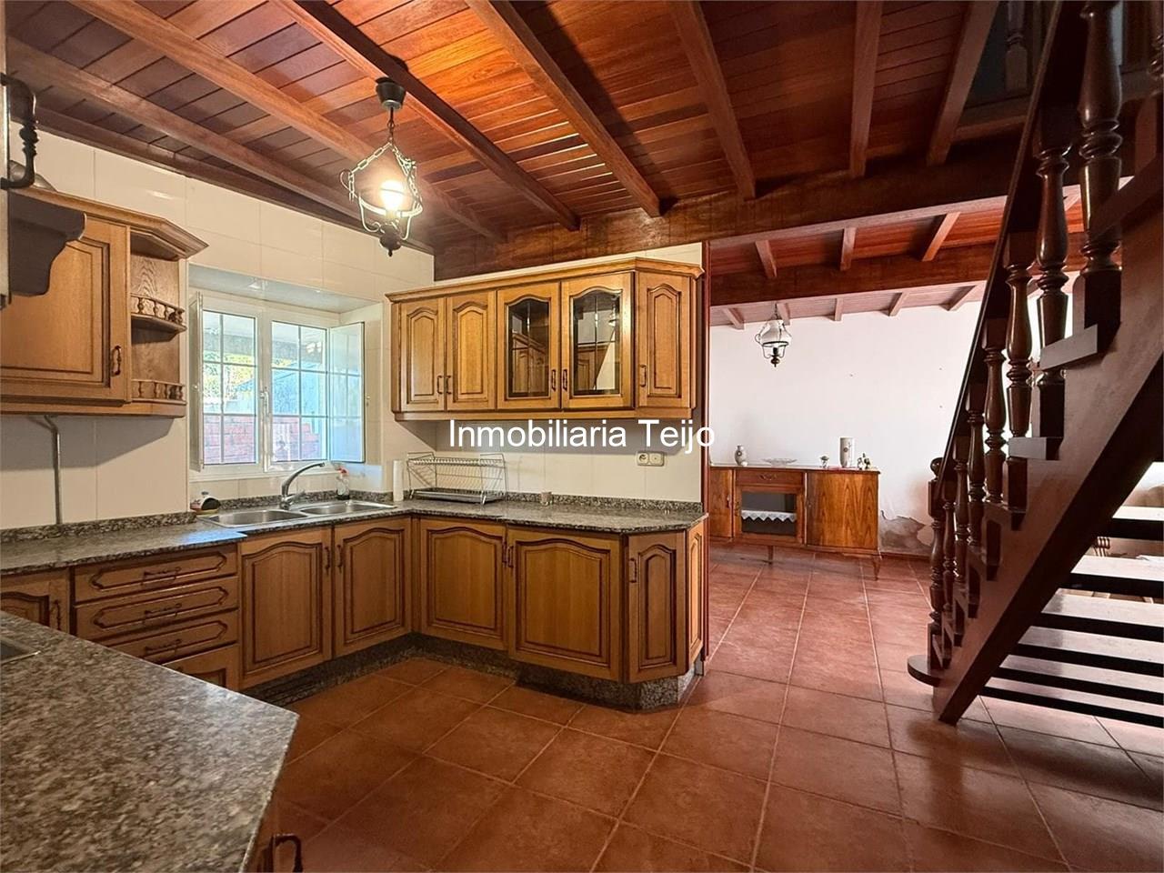 Foto 3 SE VENDE CASA DE PIEDRA ADOSADA EN EL COUTO