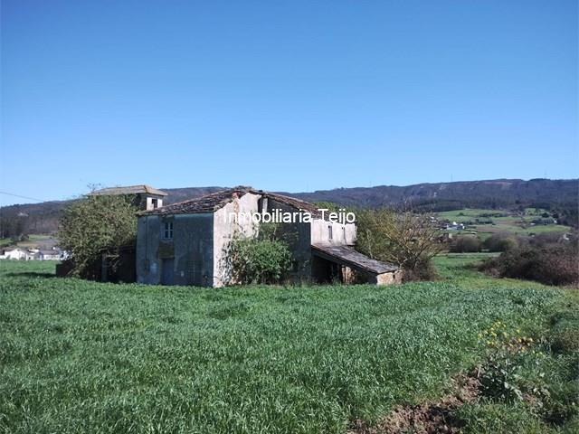 SE VENDE CASA DE PIEDRA CON 10.000 M2 DE FINCA EN LOURENZÁ