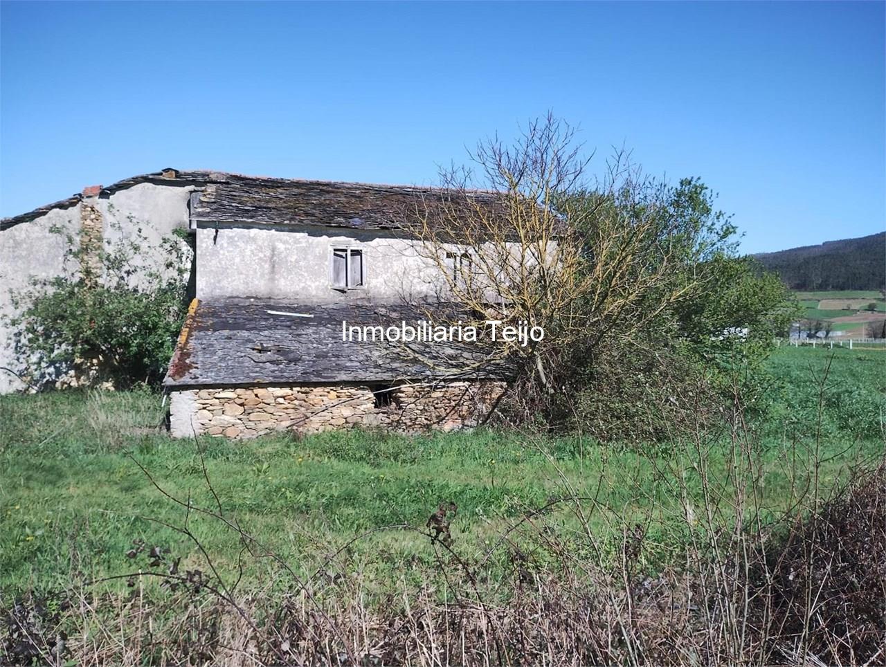 Foto 2 SE VENDE CASA DE PIEDRA CON 10.000 M2 DE FINCA EN LOURENZÁ