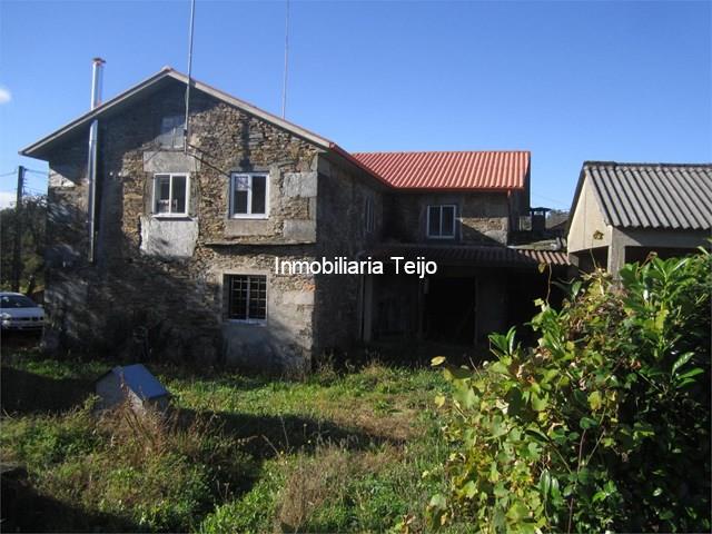 SE VENDE CASA DE PIEDRA EN MONFERO