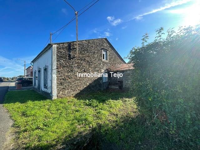 SE VENDE CASA DE PIEDRA PARA REHABILITAR EN CASTRO CON FINCA EDIFICABLE Y SEGREGABLE - Narón