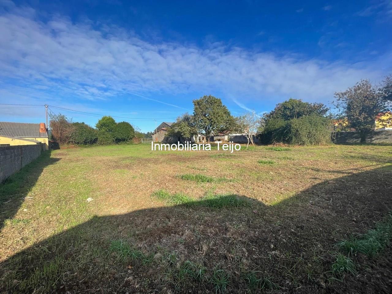 Foto 5 SE VENDE CASA DE PIEDRA PARA REHABILITAR EN CASTRO CON FINCA EDIFICABLE Y SEGREGABLE