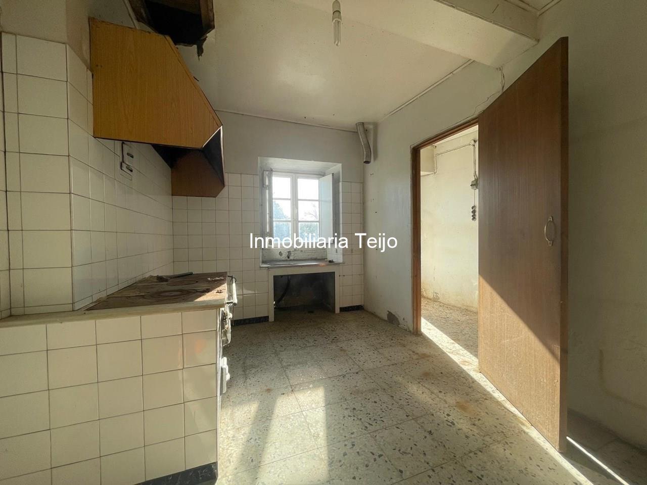 Foto 6 SE VENDE CASA DE PIEDRA PARA REHABILITAR EN CASTRO CON FINCA EDIFICABLE Y SEGREGABLE
