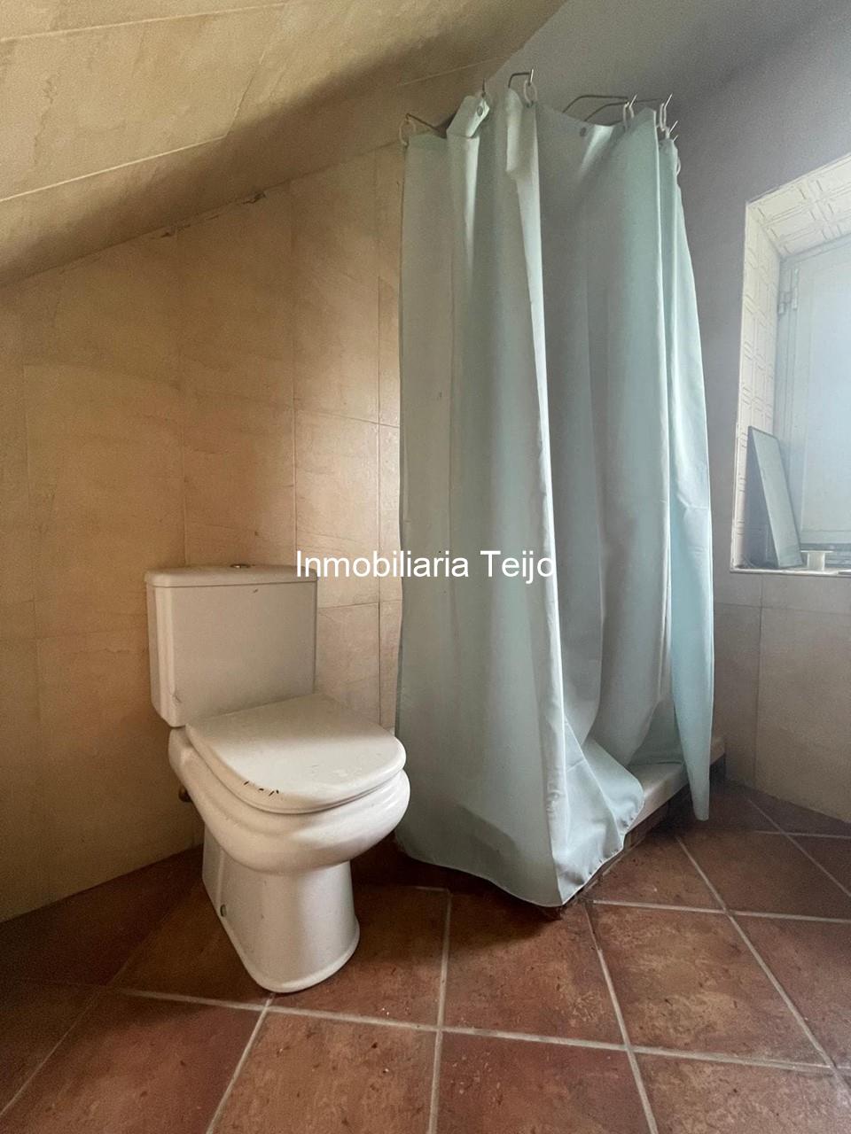 Foto 10 SE VENDE CASA DE PIEDRA PARA REHABILITAR EN SAN SADURNIÑO CON PISO FUNDIDO Y FINCA