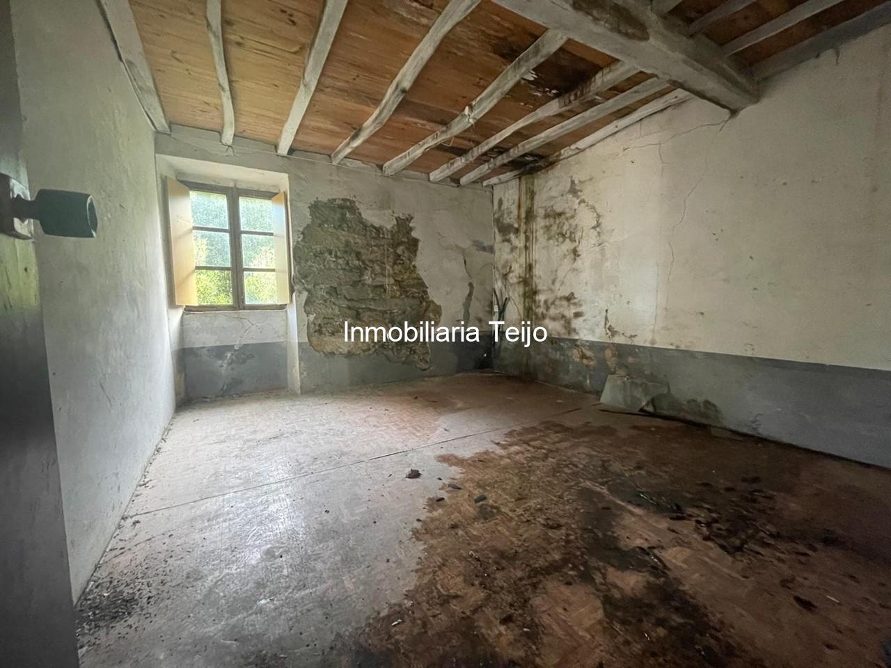 Foto 6 SE VENDE CASA DE PIEDRA PARA REHABILITAR EN SAN SADURNIÑO CON PISO FUNDIDO Y FINCA