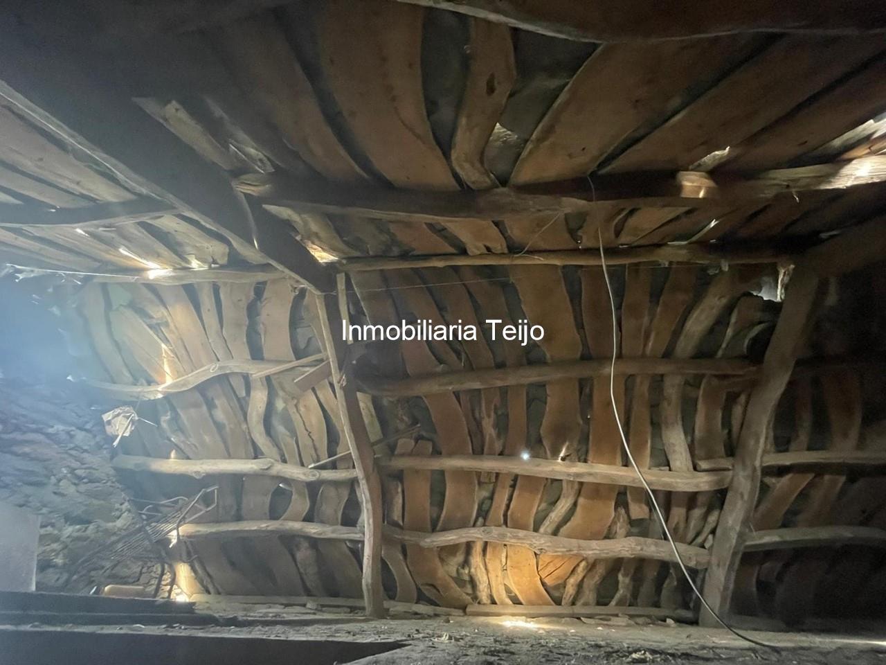 Foto 7 SE VENDE CASA DE PIEDRA PARA REHABILITAR EN SAN SADURNIÑO CON PISO FUNDIDO Y FINCA