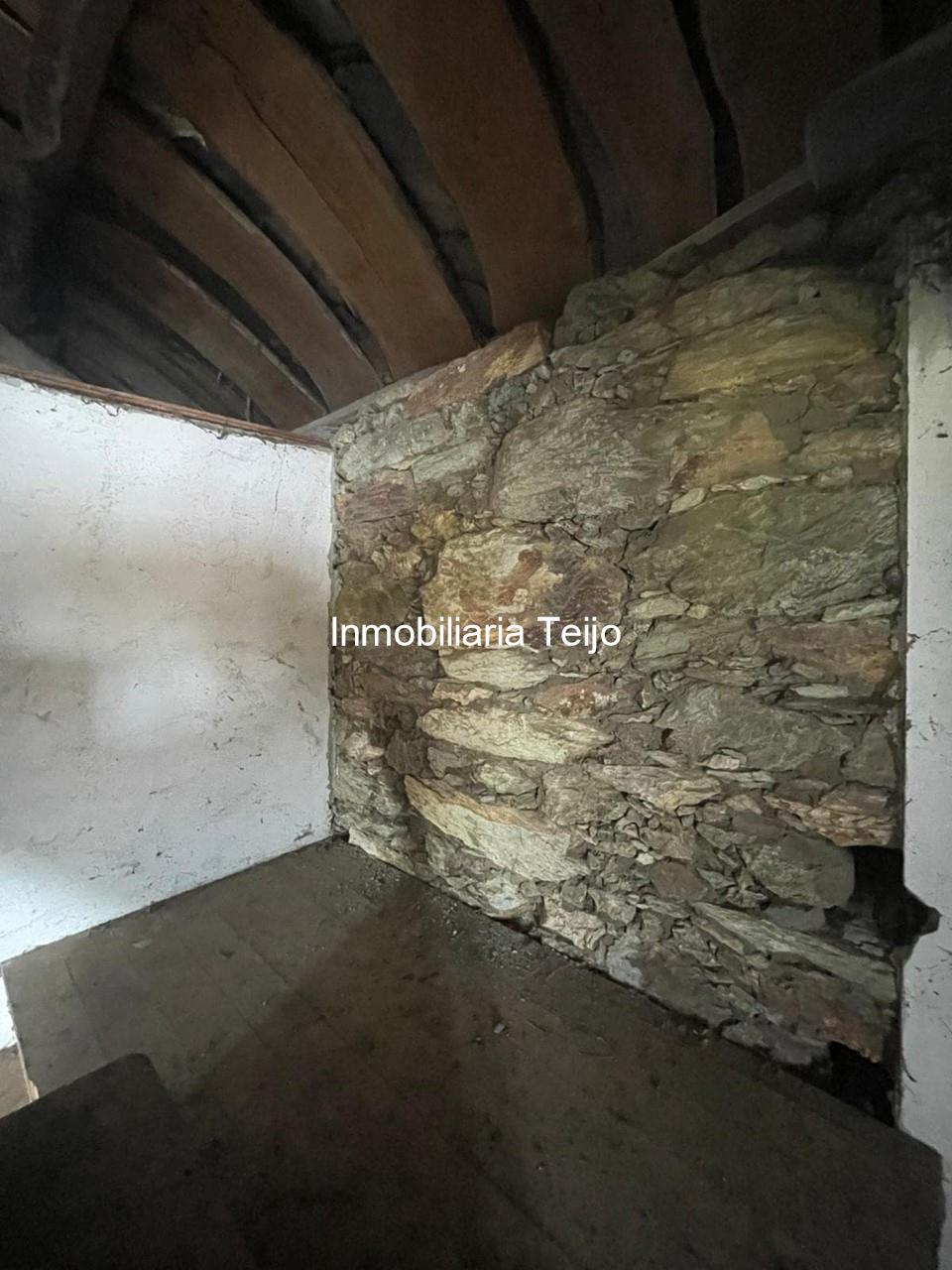 Foto 8 SE VENDE CASA DE PIEDRA PARA REHABILITAR EN SAN SADURNIÑO CON PISO FUNDIDO Y FINCA