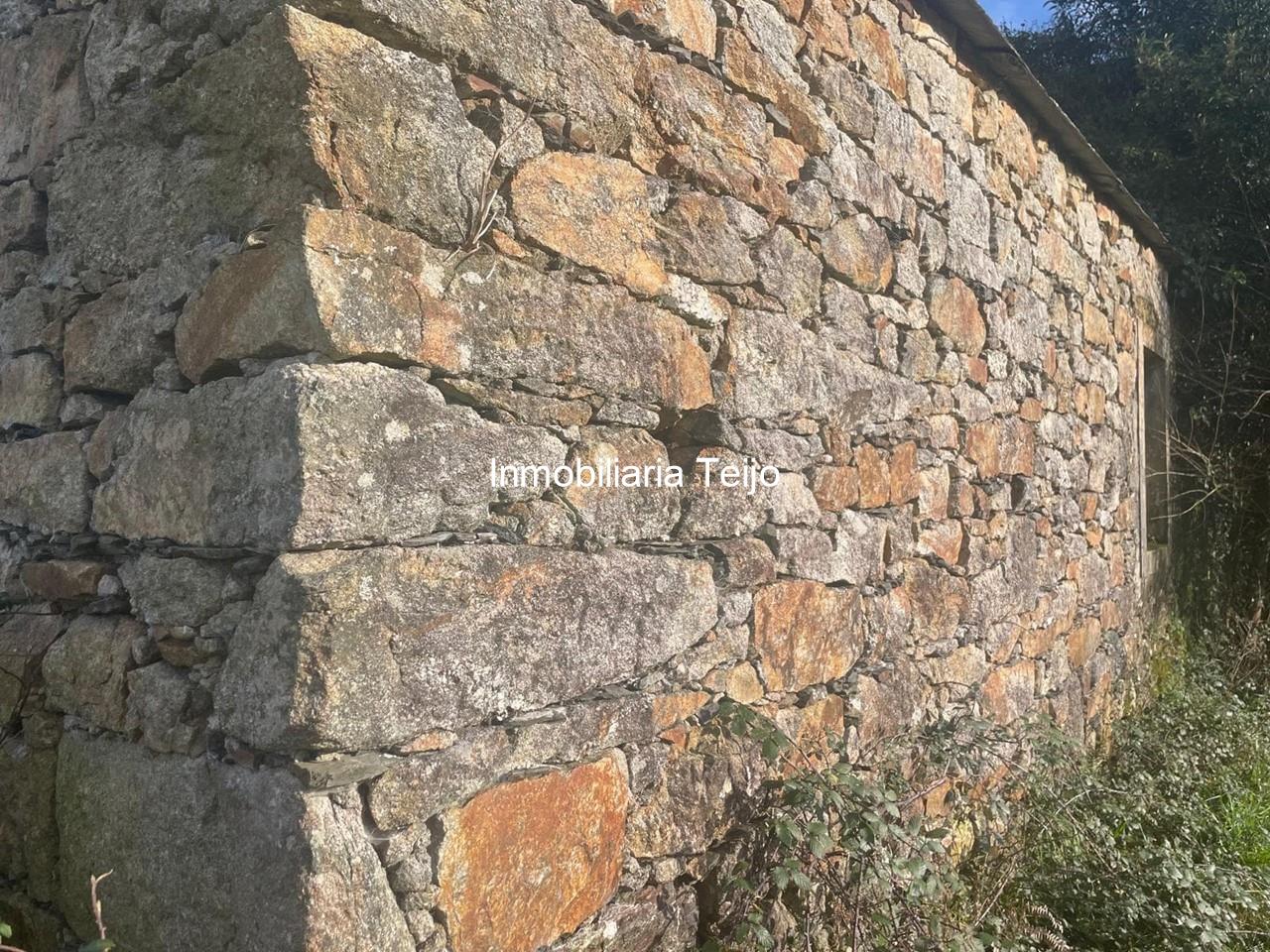 Foto 9 SE VENDE CASA DE PIEDRA PARA REHABILITAR EN SAN SADURNIÑO CON PISO FUNDIDO Y FINCA