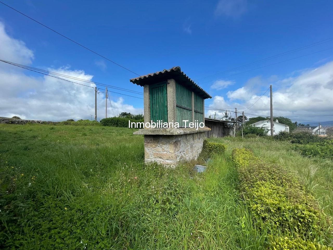 Foto 3 SE VENDE CASA DE PIEDRA PARA RESTAURAR EN BRIÓN (VISTAS PANORÁMICAS)
