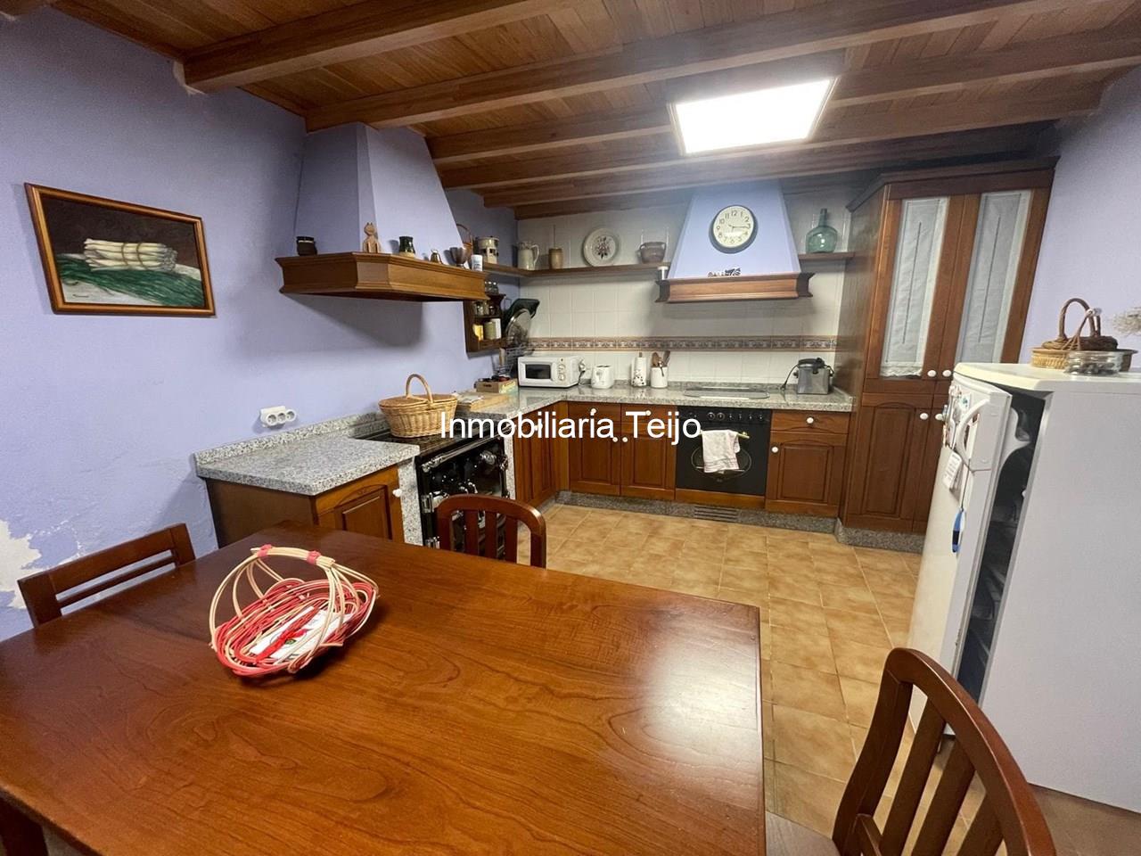 Foto 10 SE VENDE CASA DE PIEDRA RESTAURADA, FINCA CERRADA CON GARAJE Y ANEXO PARA OTRA VIVIENDA EN MOECHE