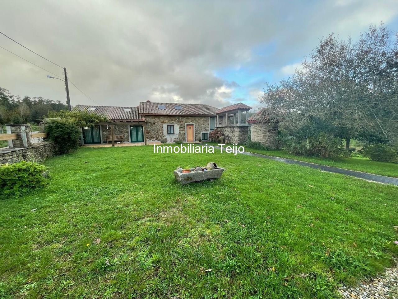 Foto 2 SE VENDE CASA DE PIEDRA RESTAURADA, FINCA CERRADA CON GARAJE Y ANEXO PARA OTRA VIVIENDA EN MOECHE