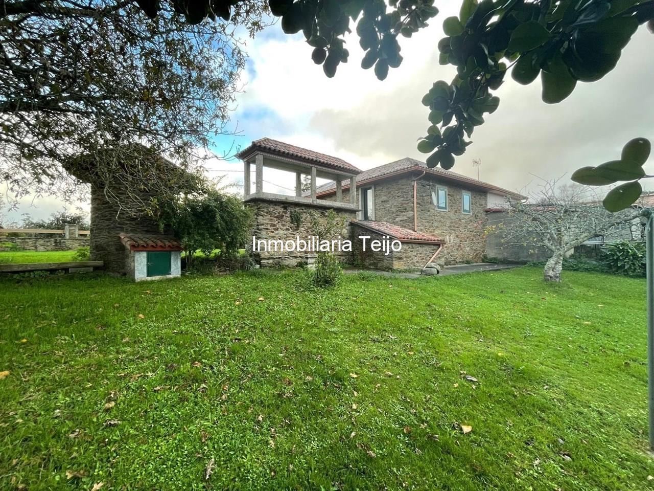 Foto 3 SE VENDE CASA DE PIEDRA RESTAURADA, FINCA CERRADA CON GARAJE Y ANEXO PARA OTRA VIVIENDA EN MOECHE