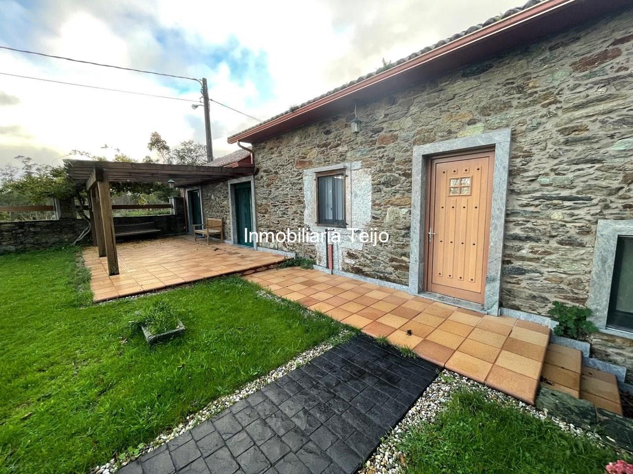 Foto 4 SE VENDE CASA DE PIEDRA RESTAURADA, FINCA CERRADA CON GARAJE Y ANEXO PARA OTRA VIVIENDA EN MOECHE
