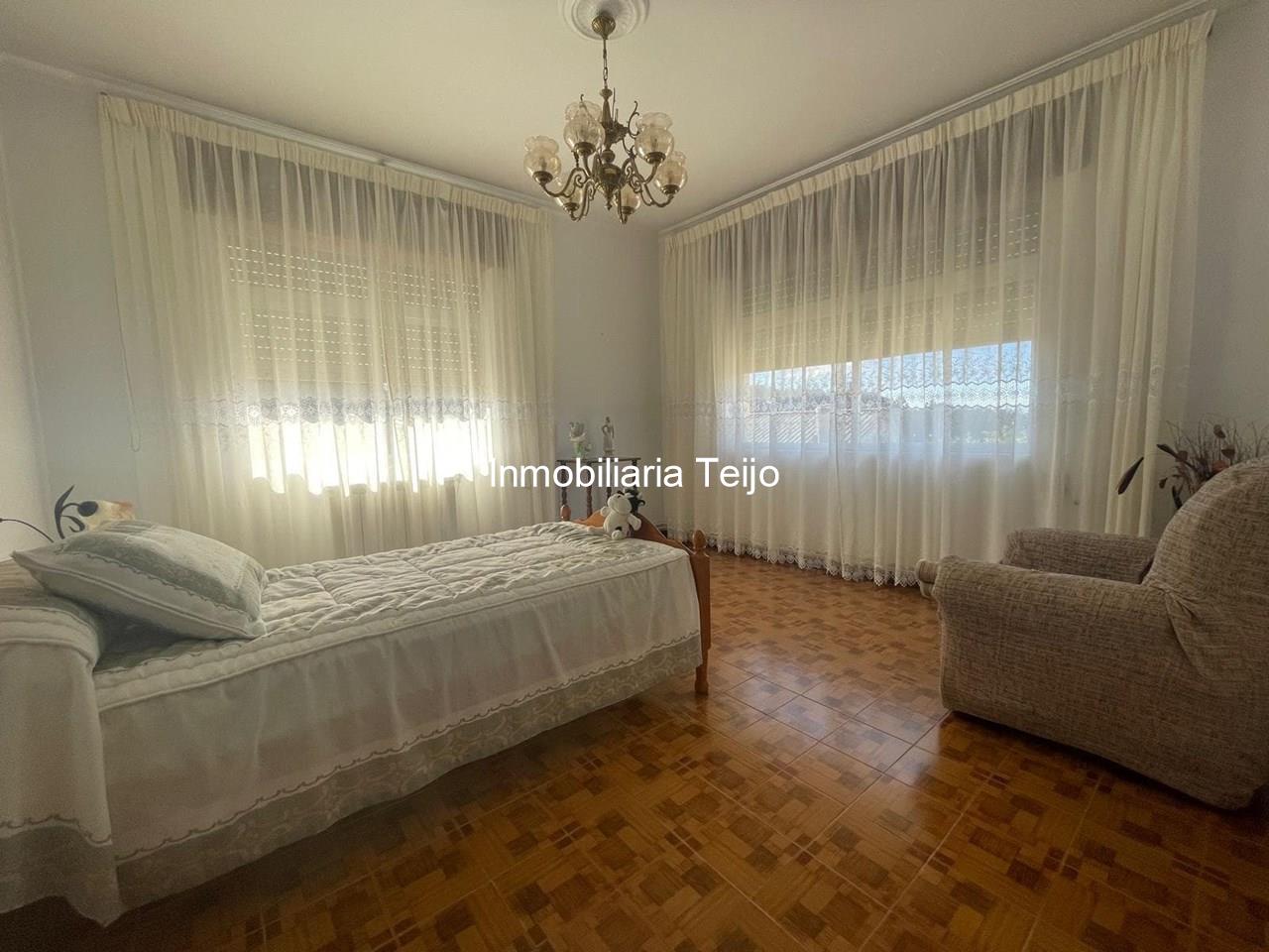 Foto 10 SE VENDE CASA GRANDE CON FINCA Y ANEXOS EN FENE (NO PRECISA REHABILITACIÓN)