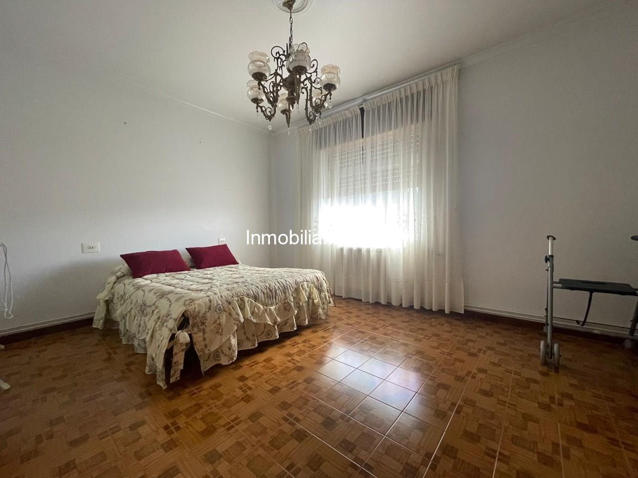 Foto 13 SE VENDE CASA GRANDE CON FINCA Y ANEXOS EN FENE (NO PRECISA REHABILITACIÓN)