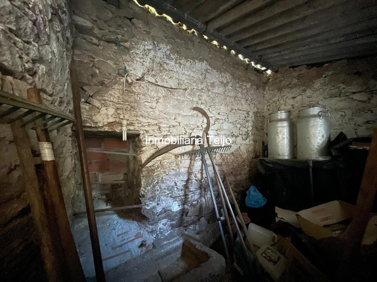 Foto 19 SE VENDE CASA GRANDE CON FINCA Y ANEXOS EN FENE (NO PRECISA REHABILITACIÓN)