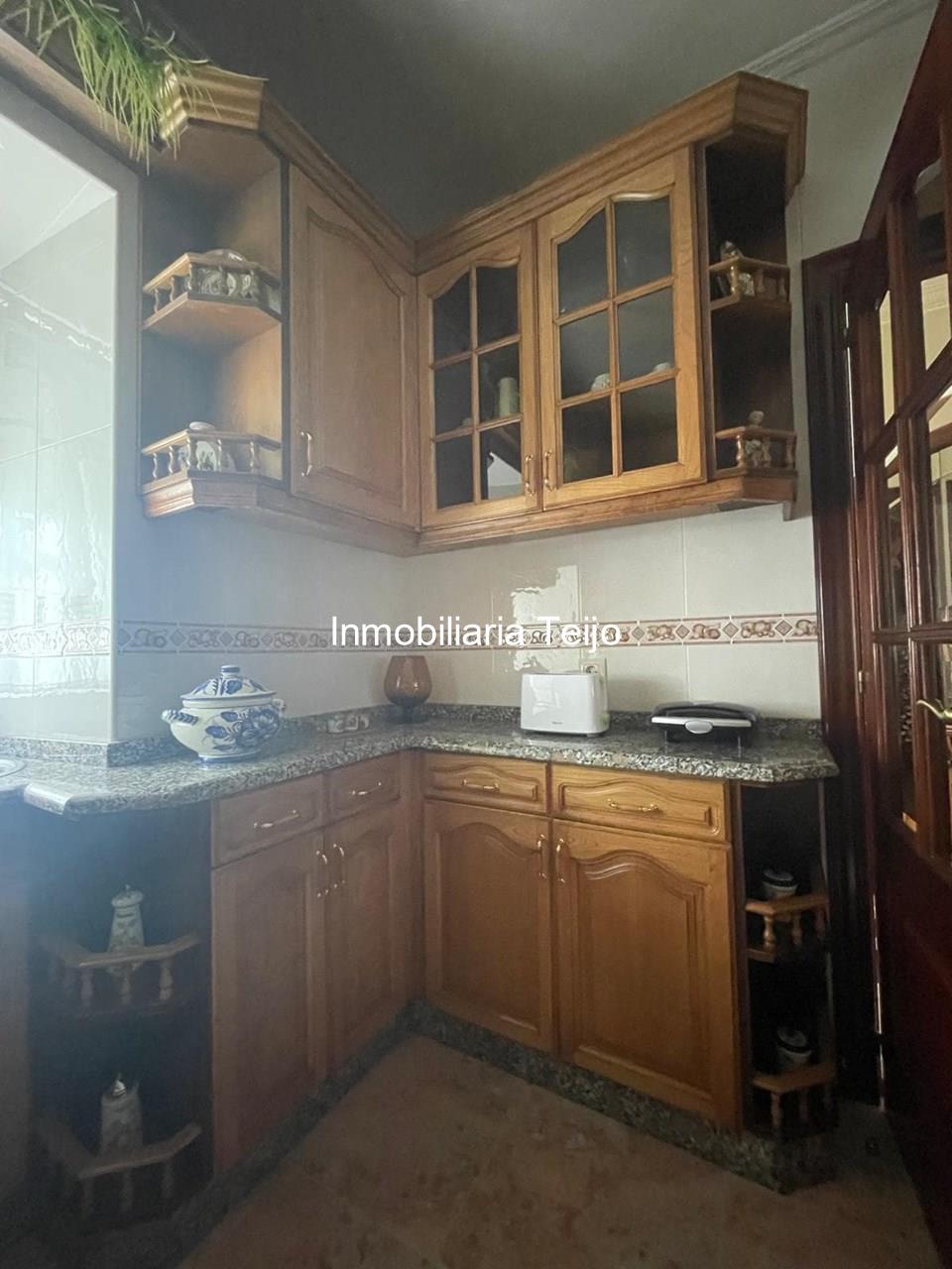 Foto 2 SE VENDE CASA GRANDE CON FINCA Y ANEXOS EN FENE (NO PRECISA REHABILITACIÓN)