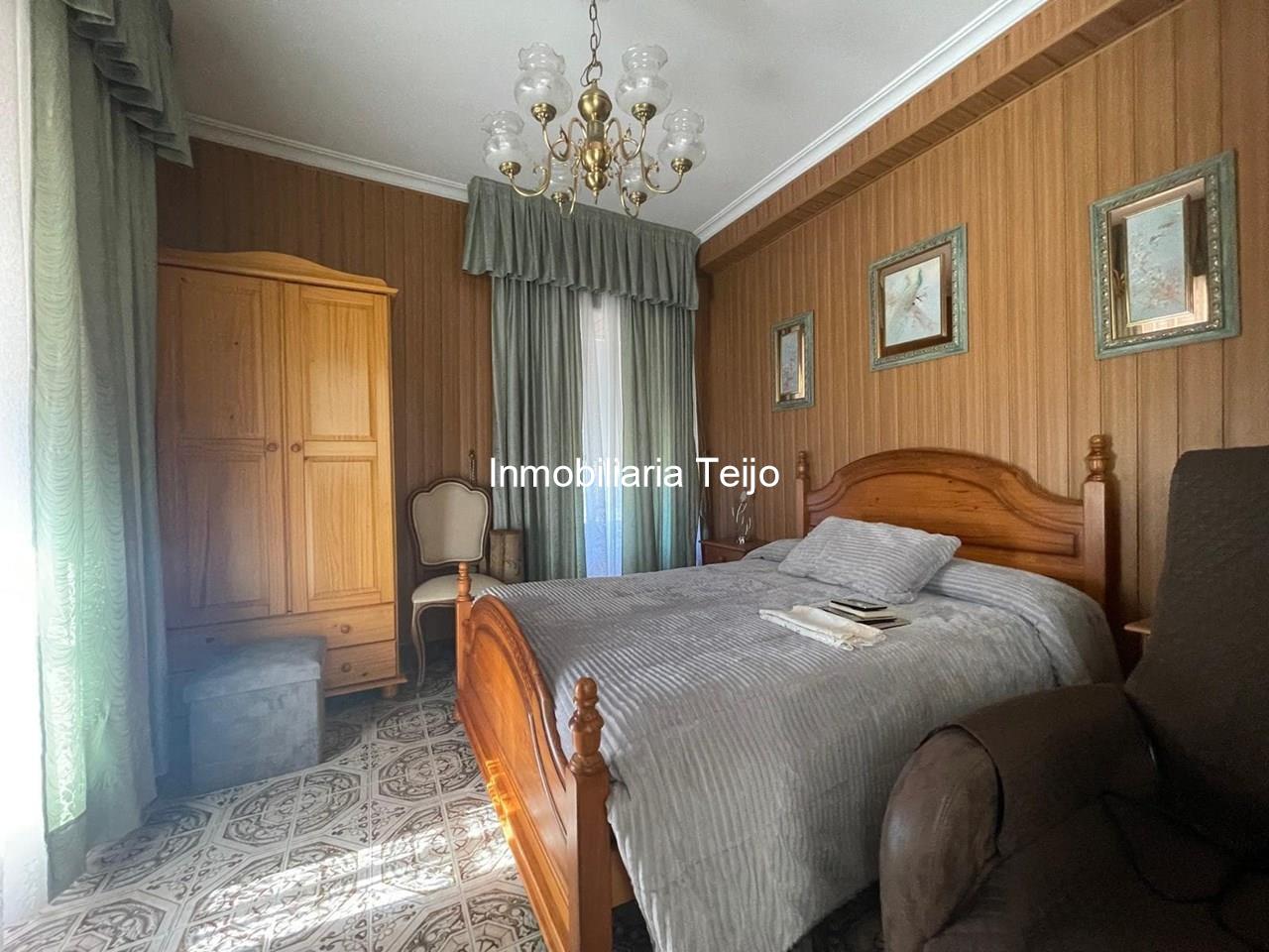 Foto 5 SE VENDE CASA GRANDE CON FINCA Y ANEXOS EN FENE (NO PRECISA REHABILITACIÓN)