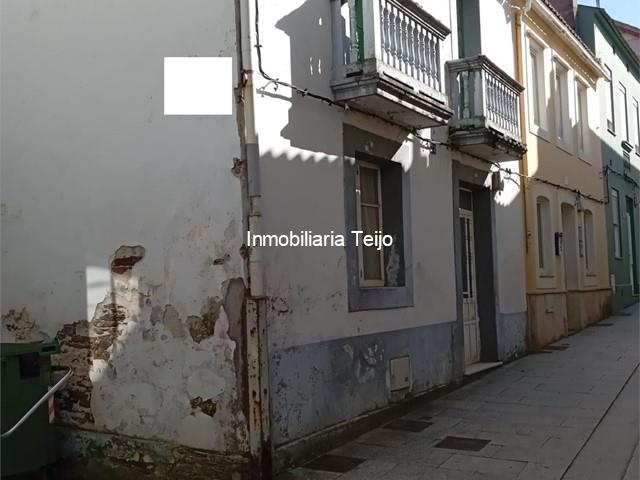 SE VENDE CASA PARA REHABILITAR CON FINCA EN EL CASCO URBANO DE CEDEIRA