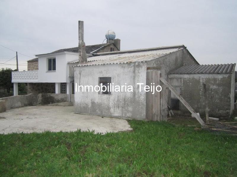 Foto 2 SE VENDE CASA PARA REHABILITAR EN LA CAPELA CON PARTE DE LA FINCA URBANA