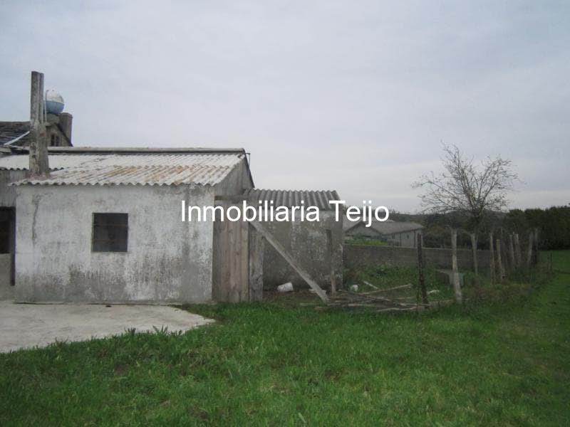 Foto 5 SE VENDE CASA PARA REHABILITAR EN LA CAPELA CON PARTE DE LA FINCA URBANA
