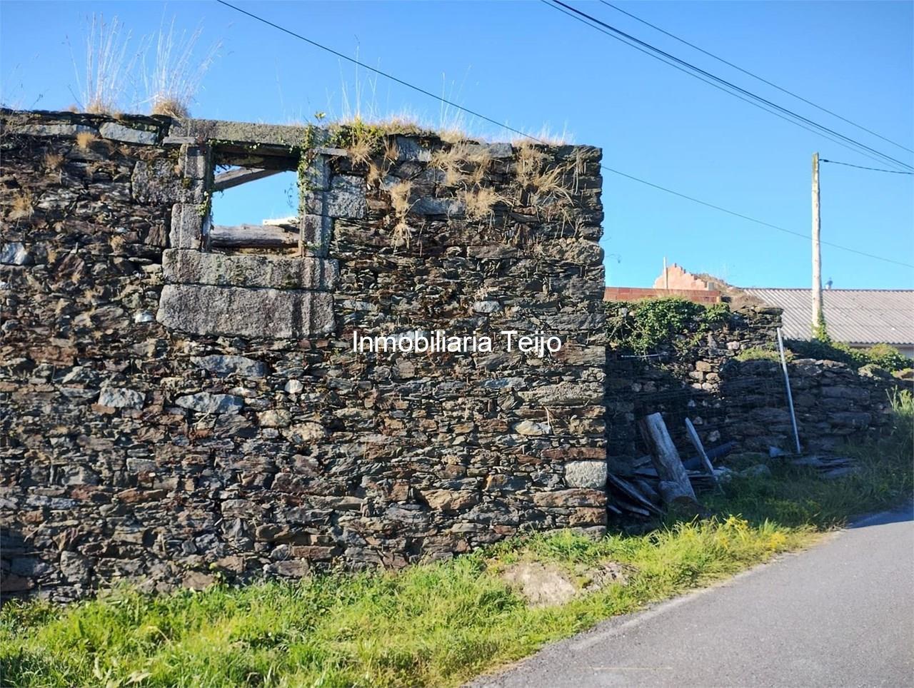 Foto 3 SE VENDE CASA POR REFORMAR CON FINCA EN NEDA