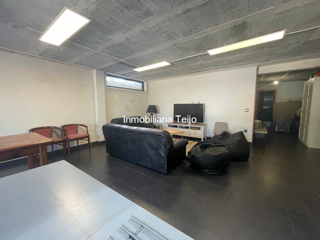 Foto 30 SE VENDE CHALET CON FINCA CERRADA, BODEGA DE 40M2 EN MEIRÁS