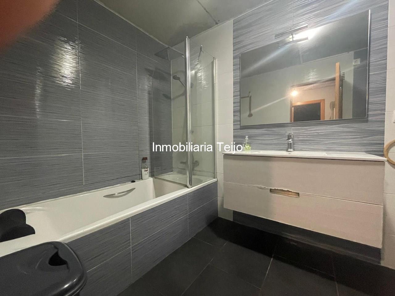 Foto 31 SE VENDE CHALET CON FINCA CERRADA, BODEGA DE 40M2 EN MEIRÁS