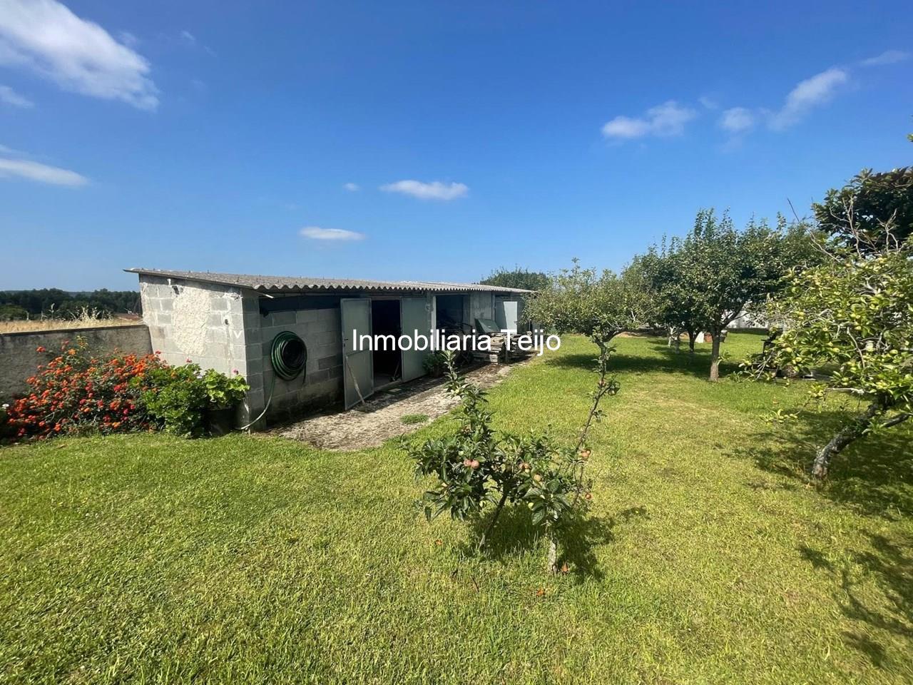 Foto 13 SE VENDE CHALET CON FINCA CERRADA, BODEGA Y GARAJE EN VALDOVIÑO