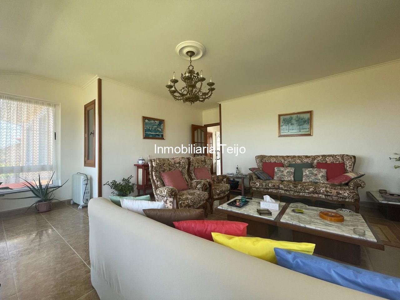 Foto 16 SE VENDE CHALET CON FINCA CERRADA, BODEGA Y GARAJE EN VALDOVIÑO