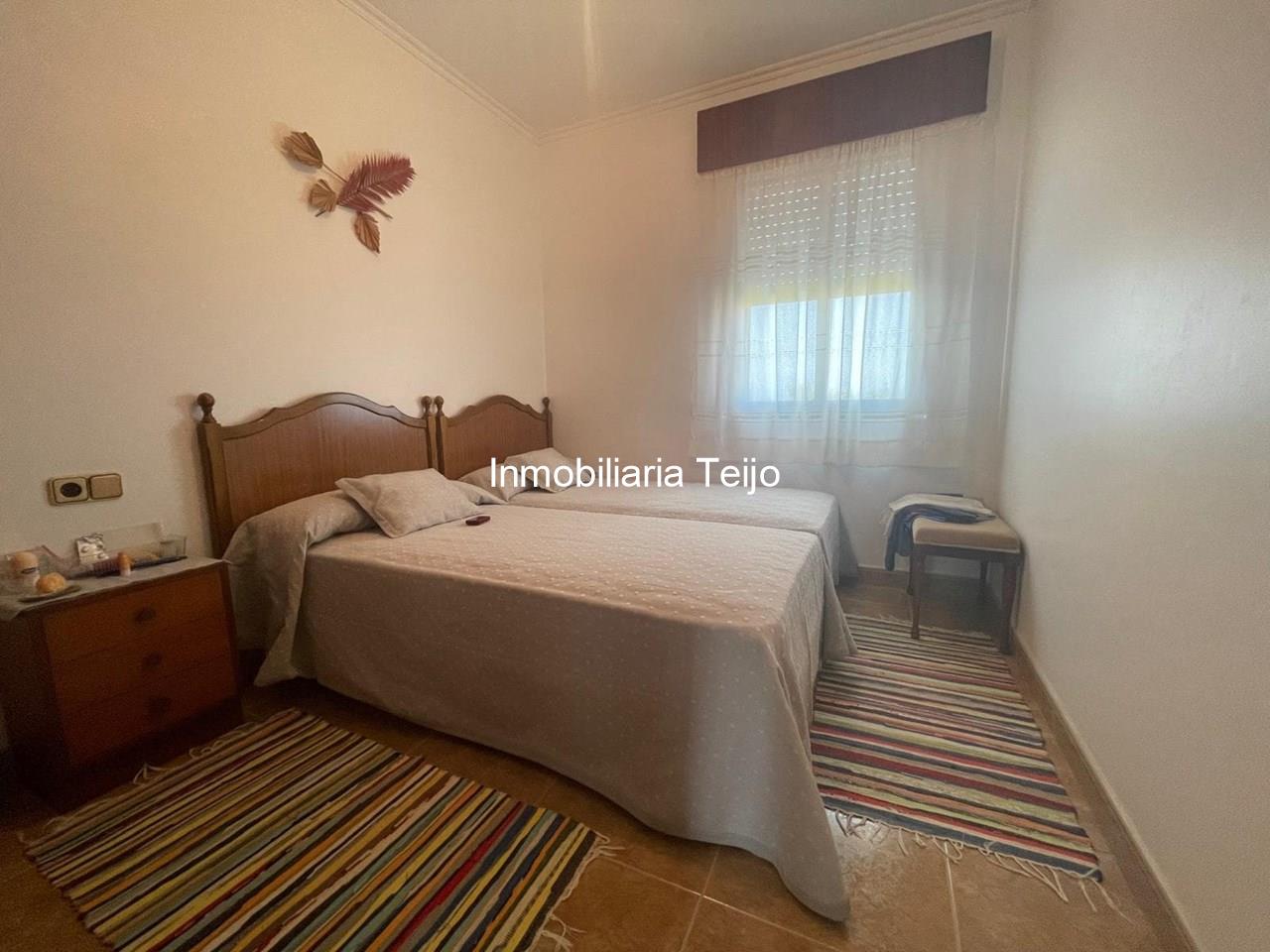 Foto 17 SE VENDE CHALET CON FINCA CERRADA, BODEGA Y GARAJE EN VALDOVIÑO