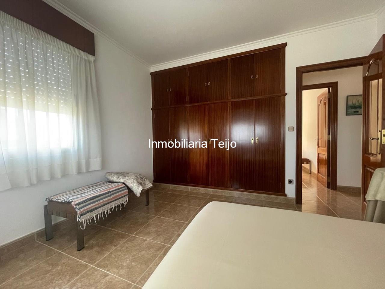Foto 18 SE VENDE CHALET CON FINCA CERRADA, BODEGA Y GARAJE EN VALDOVIÑO