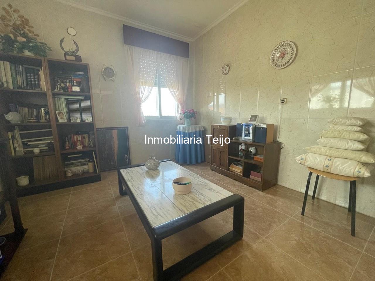 Foto 20 SE VENDE CHALET CON FINCA CERRADA, BODEGA Y GARAJE EN VALDOVIÑO