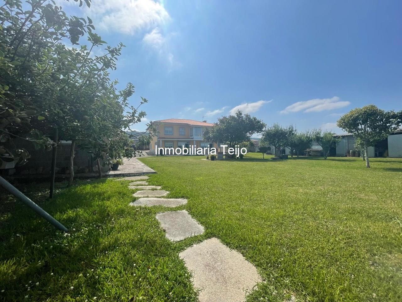 Foto 7 SE VENDE CHALET CON FINCA CERRADA, BODEGA Y GARAJE EN VALDOVIÑO