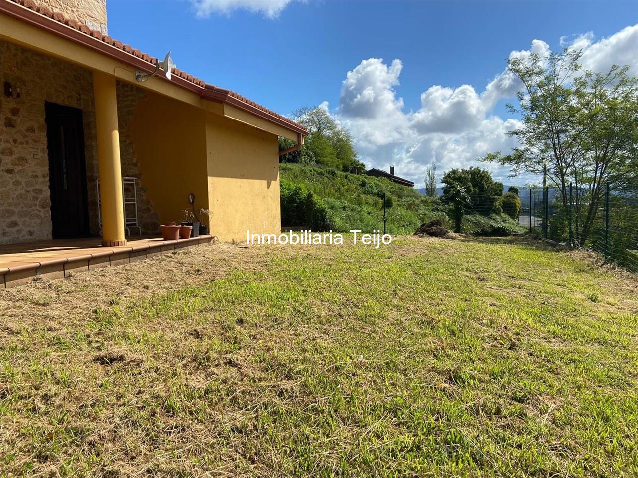 Foto 23 SE VENDE CHALET DE RECIENTE CONSTRUCCIÓN FORRADO EN PIEDRA  EN MANDIÁ