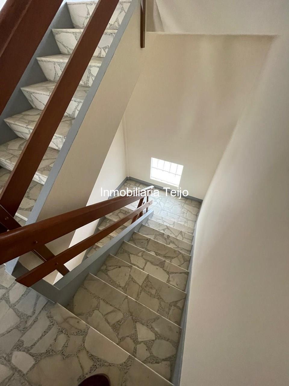 Foto 11 SE VENDE EDIFICIO DE BAJO, 3 PLANTAS Y BAJO CUBIERTA EN A GANDARA