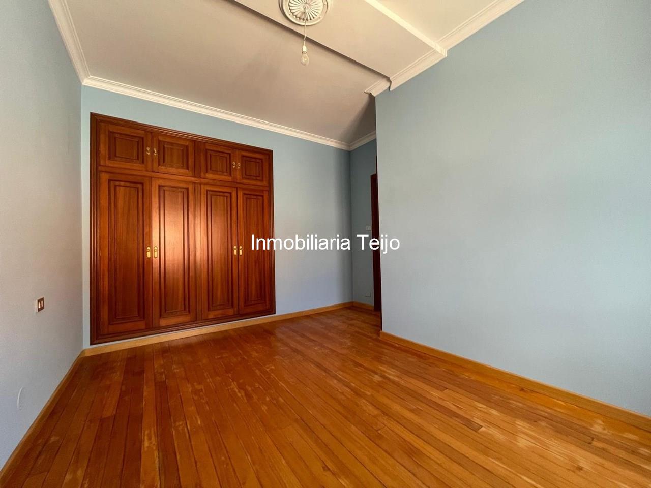 Foto 3 SE VENDE EDIFICIO DE BAJO, 3 PLANTAS Y BAJO CUBIERTA EN A GANDARA