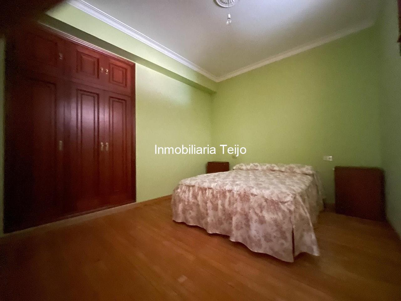 Foto 5 SE VENDE EDIFICIO DE BAJO, 3 PLANTAS Y BAJO CUBIERTA EN A GANDARA