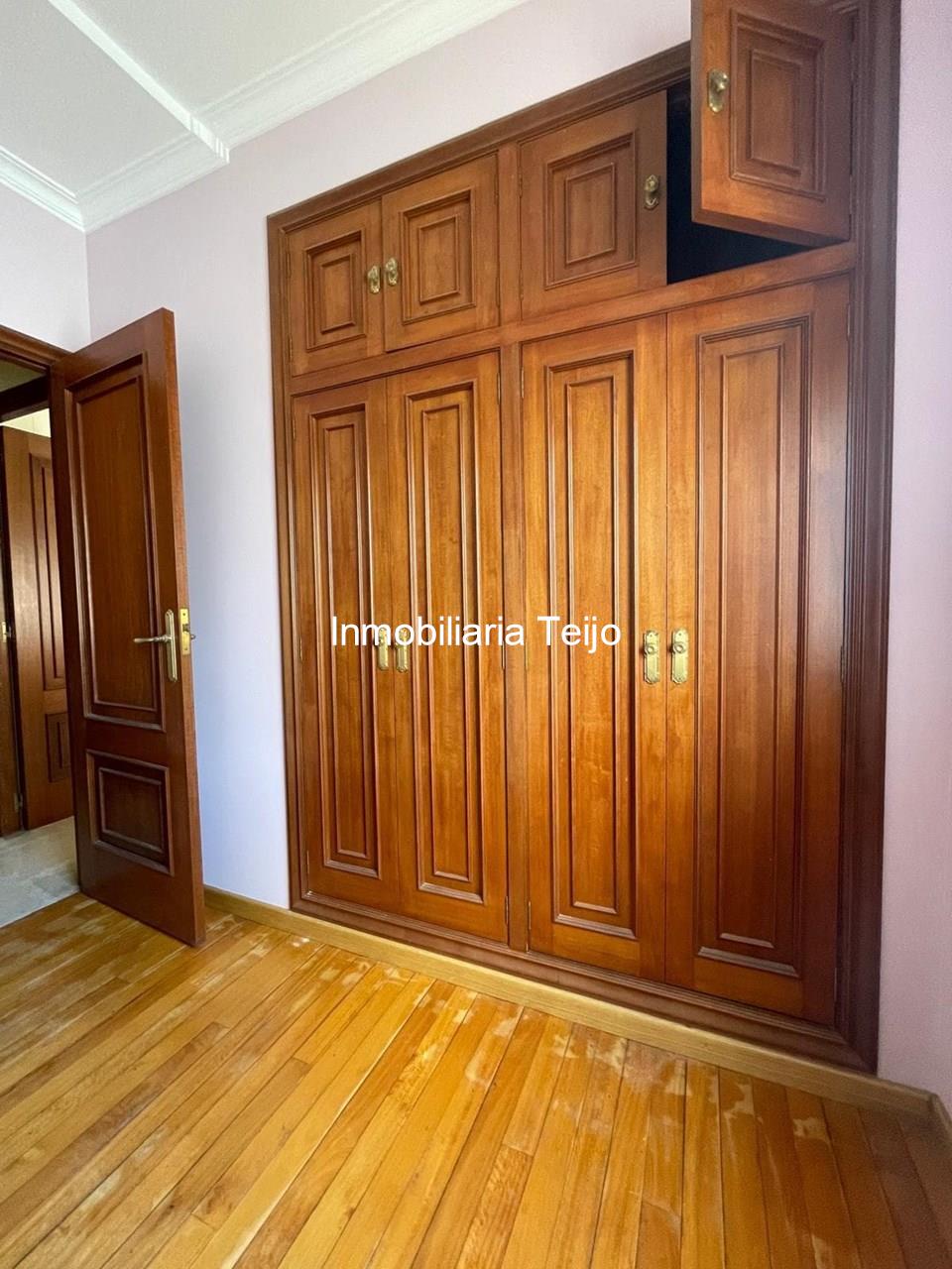 Foto 6 SE VENDE EDIFICIO DE BAJO, 3 PLANTAS Y BAJO CUBIERTA EN A GANDARA