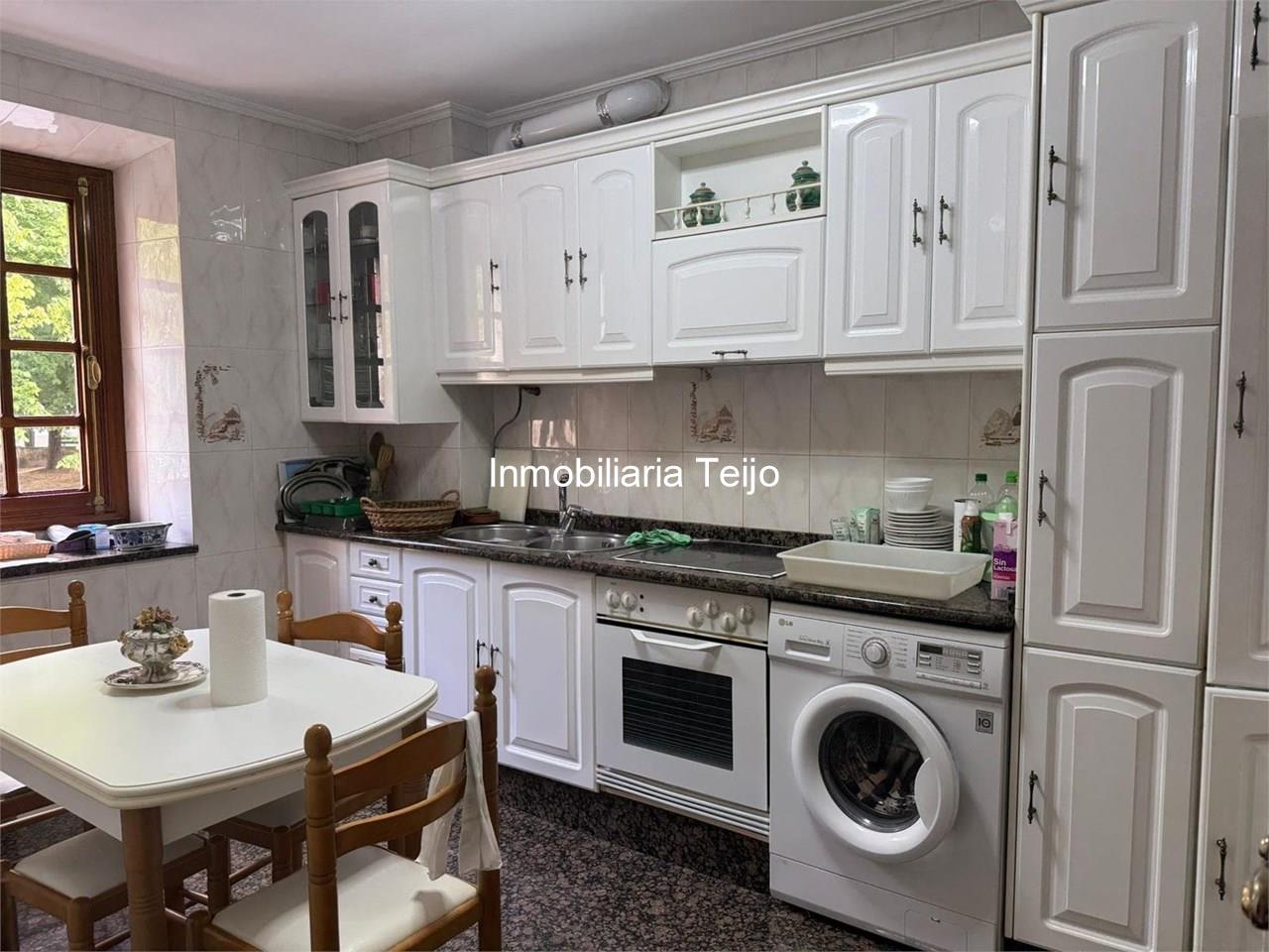 Foto 1 SE VENDE EDIFICIO DE PIEDRA CON BAJO COMERCIAL, VIVIENDA Y BAJO CUBIERTA DIÁFANO EN ESTEIRO