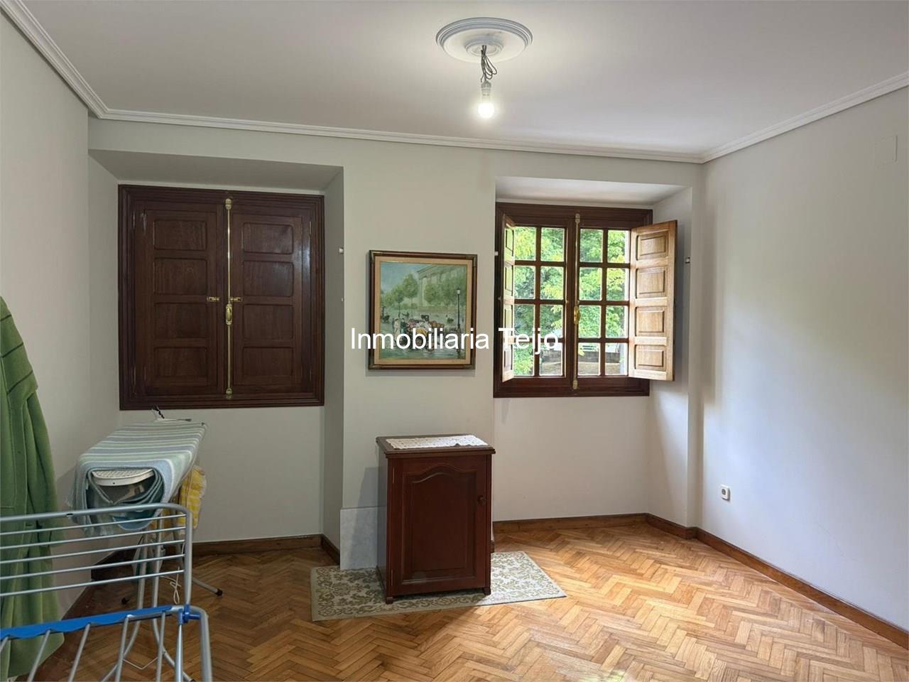 Foto 3 SE VENDE EDIFICIO DE PIEDRA CON BAJO COMERCIAL, VIVIENDA Y BAJO CUBIERTA DIÁFANO EN ESTEIRO