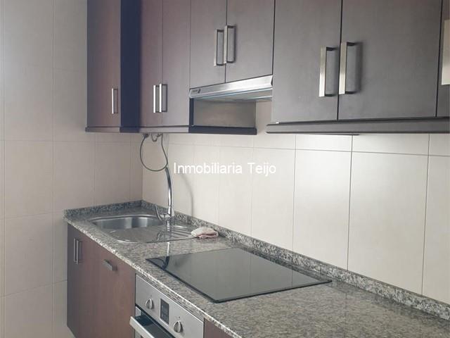 SE VENDE EDIFICIO EN BUEN ESTADO Y HABITABLE EN CANIDO - Ferrol