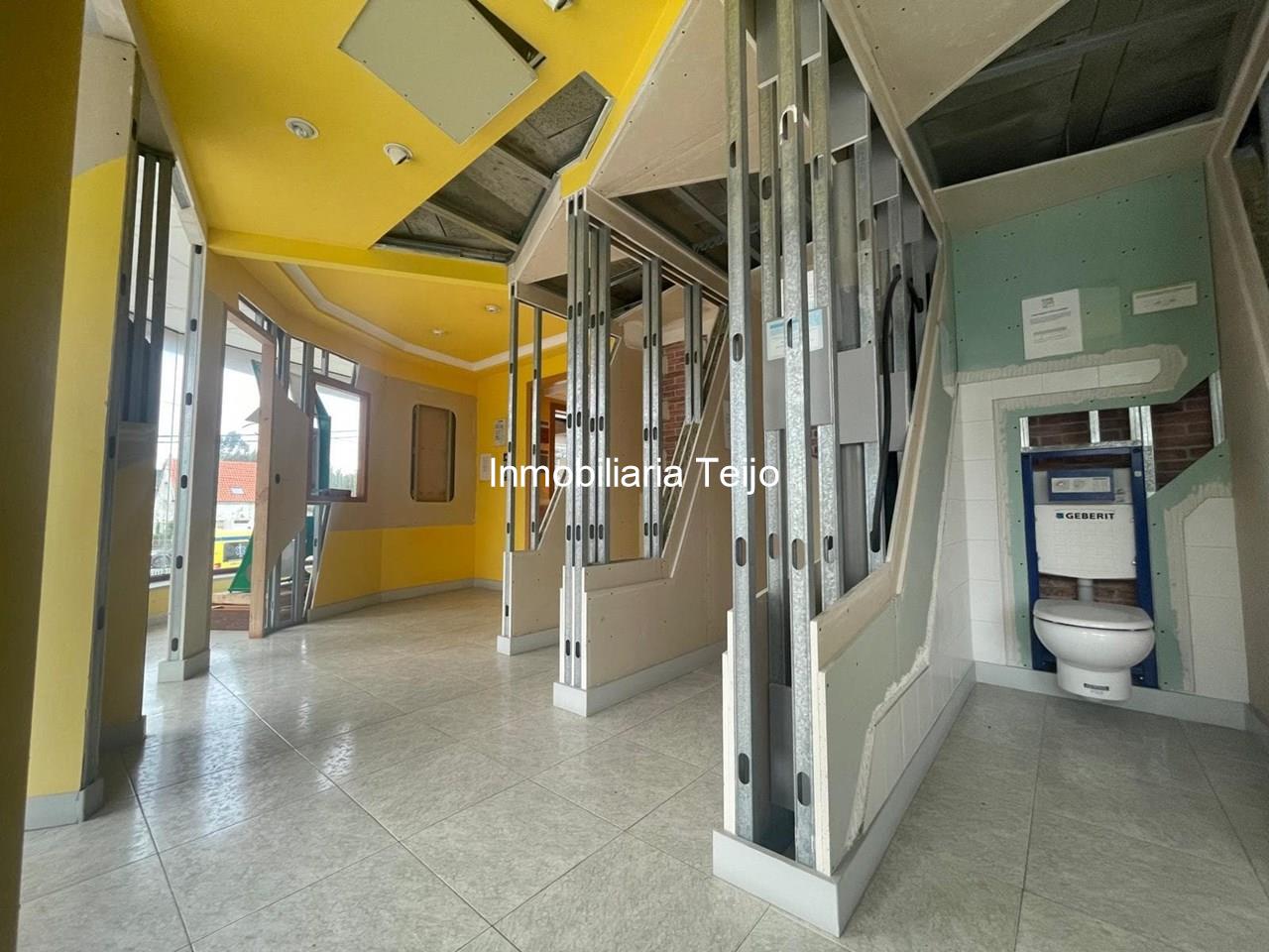 Foto 10 SE VENDE NAVE CON ÁREA DE COMERCIO Y OFICINAS EN CATABOIS