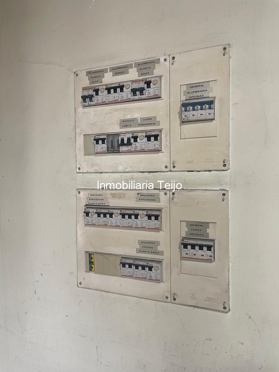 Foto 15 SE VENDE NAVE CON ÁREA DE COMERCIO Y OFICINAS EN CATABOIS