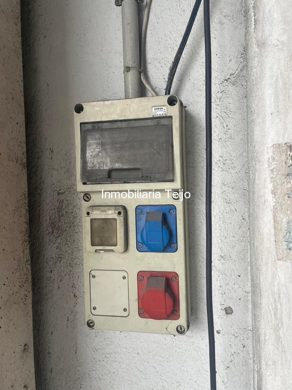 Foto 16 SE VENDE NAVE CON ÁREA DE COMERCIO Y OFICINAS EN CATABOIS