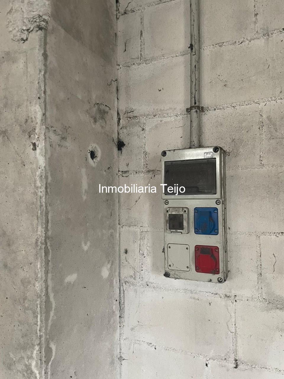 Foto 17 SE VENDE NAVE CON ÁREA DE COMERCIO Y OFICINAS EN CATABOIS