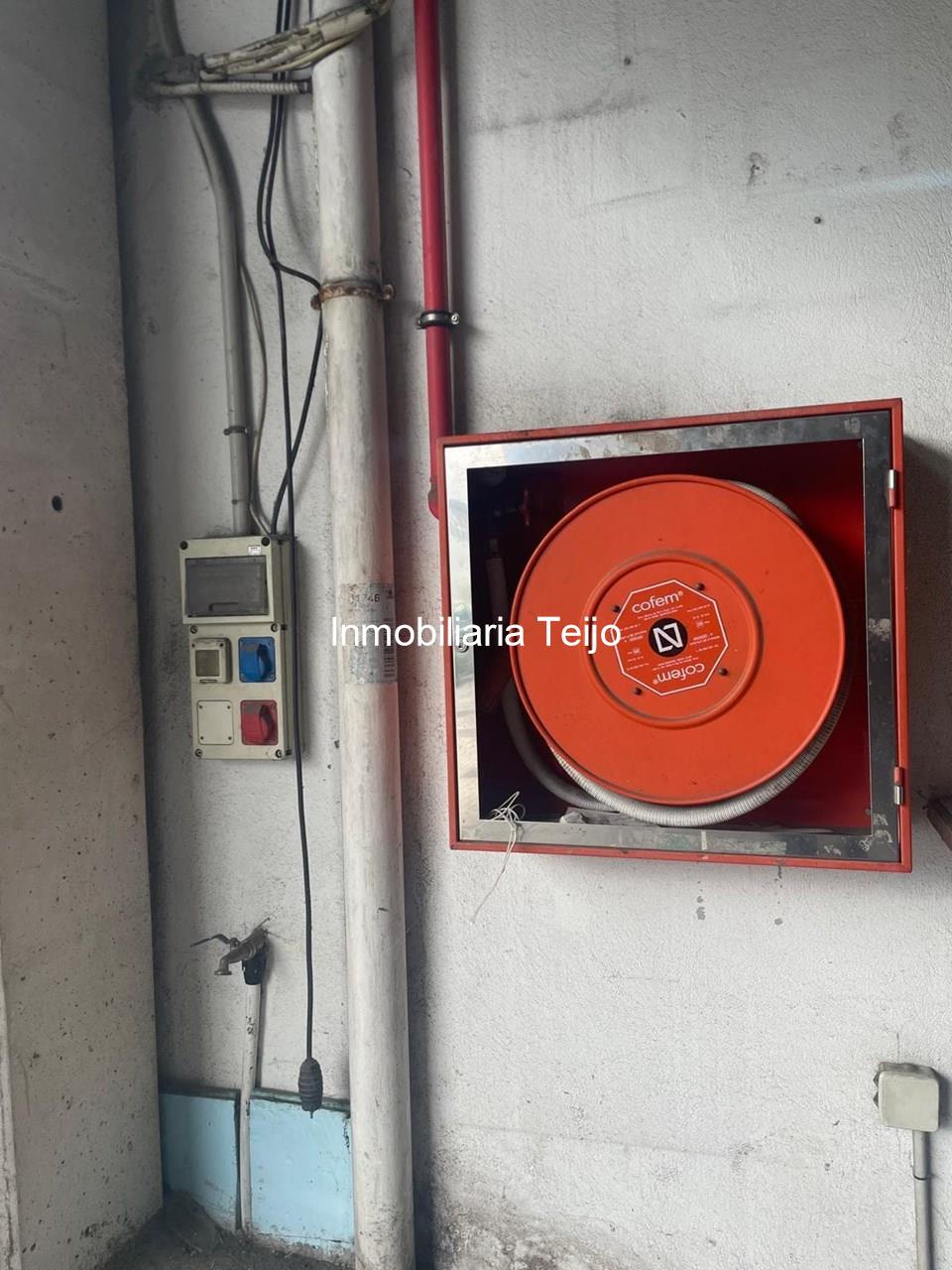 Foto 19 SE VENDE NAVE CON ÁREA DE COMERCIO Y OFICINAS EN CATABOIS