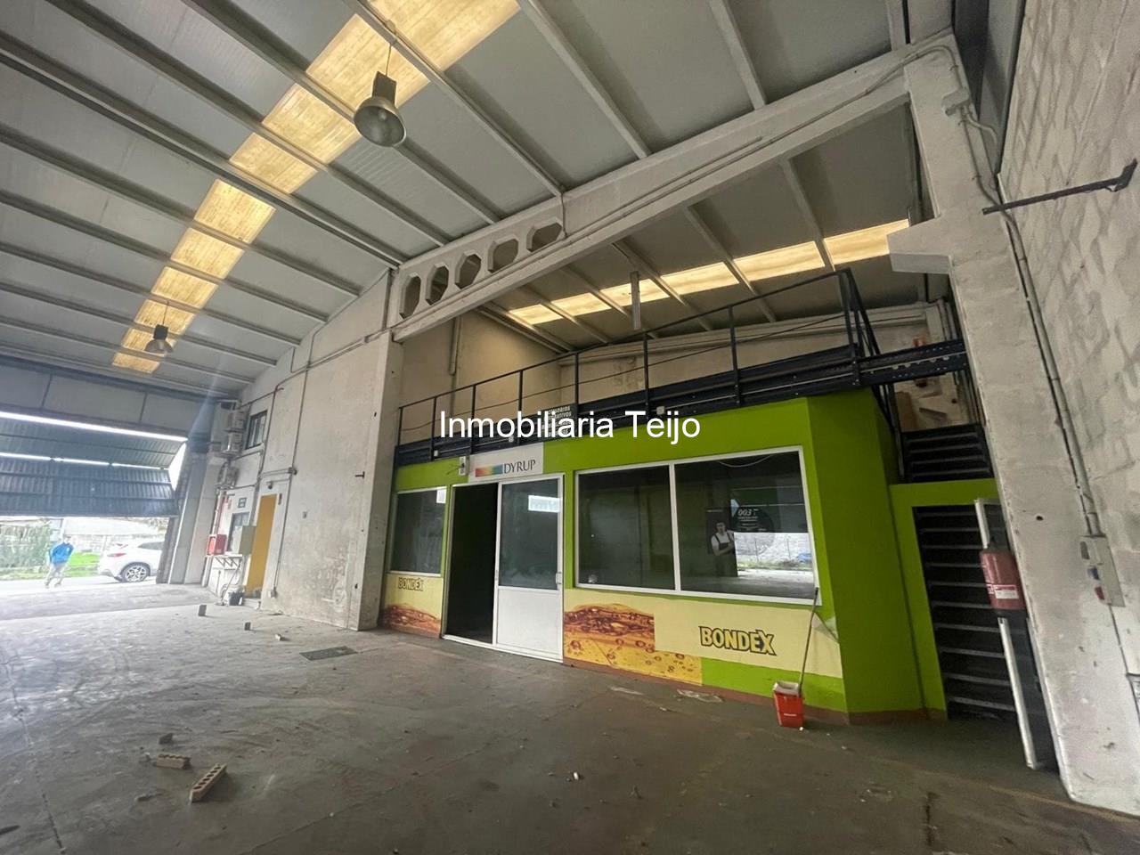 Foto 5 SE VENDE NAVE CON ÁREA DE COMERCIO Y OFICINAS EN CATABOIS