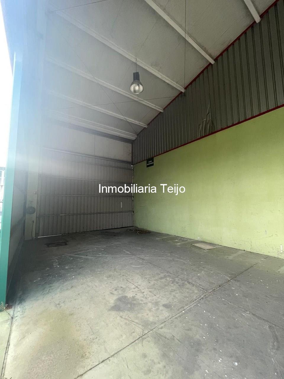 Foto 6 SE VENDE NAVE CON ÁREA DE COMERCIO Y OFICINAS EN CATABOIS