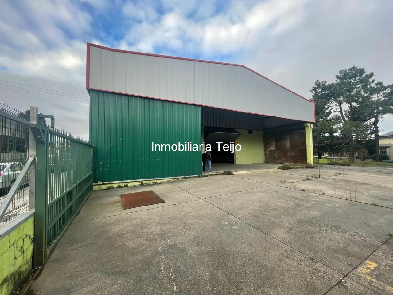 Foto 7 SE VENDE NAVE CON ÁREA DE COMERCIO Y OFICINAS EN CATABOIS